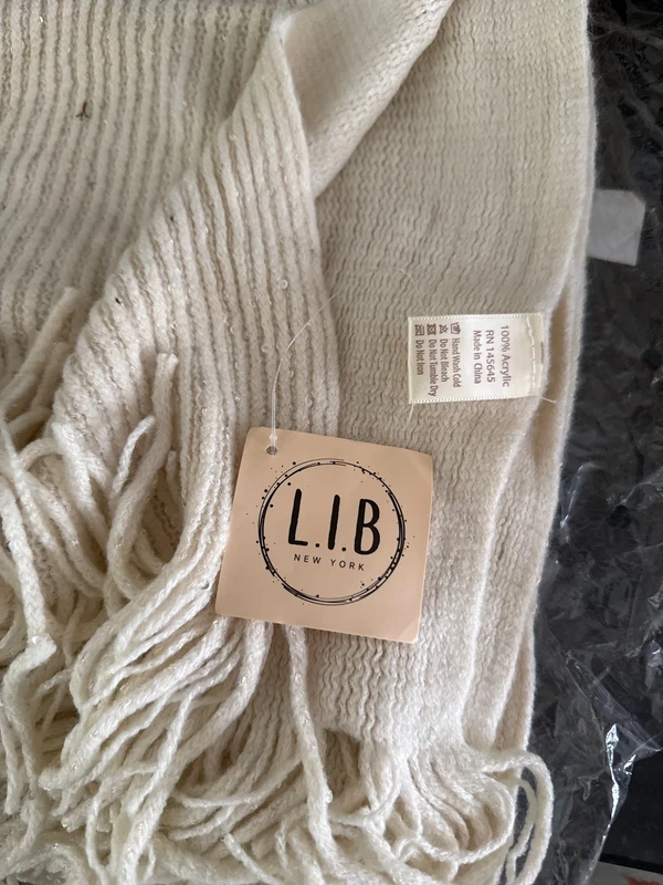 White Ribbed Throw with Fringe - Image 3