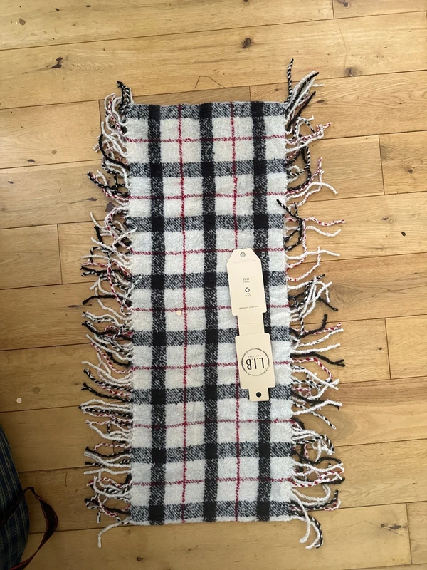 Checkered Scarf with Fringes