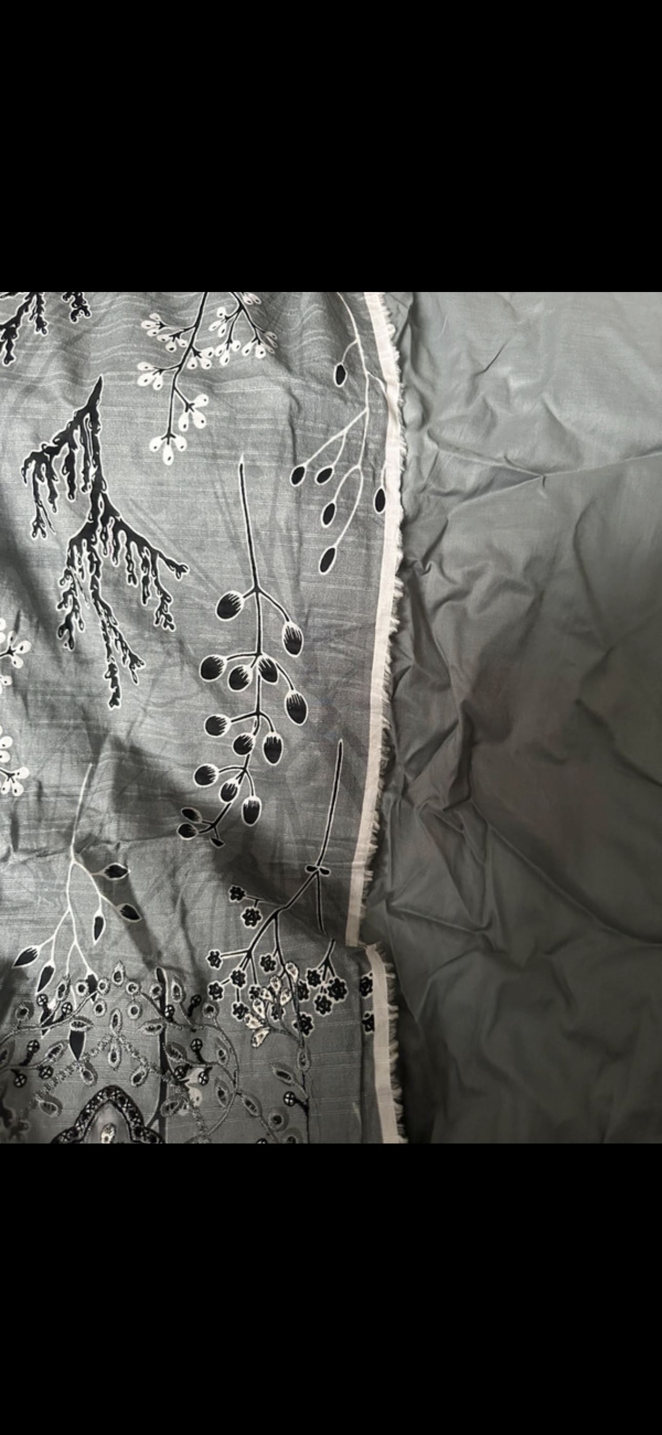 Grey Embroidered Lawn 3-Piece Suit - Image 3