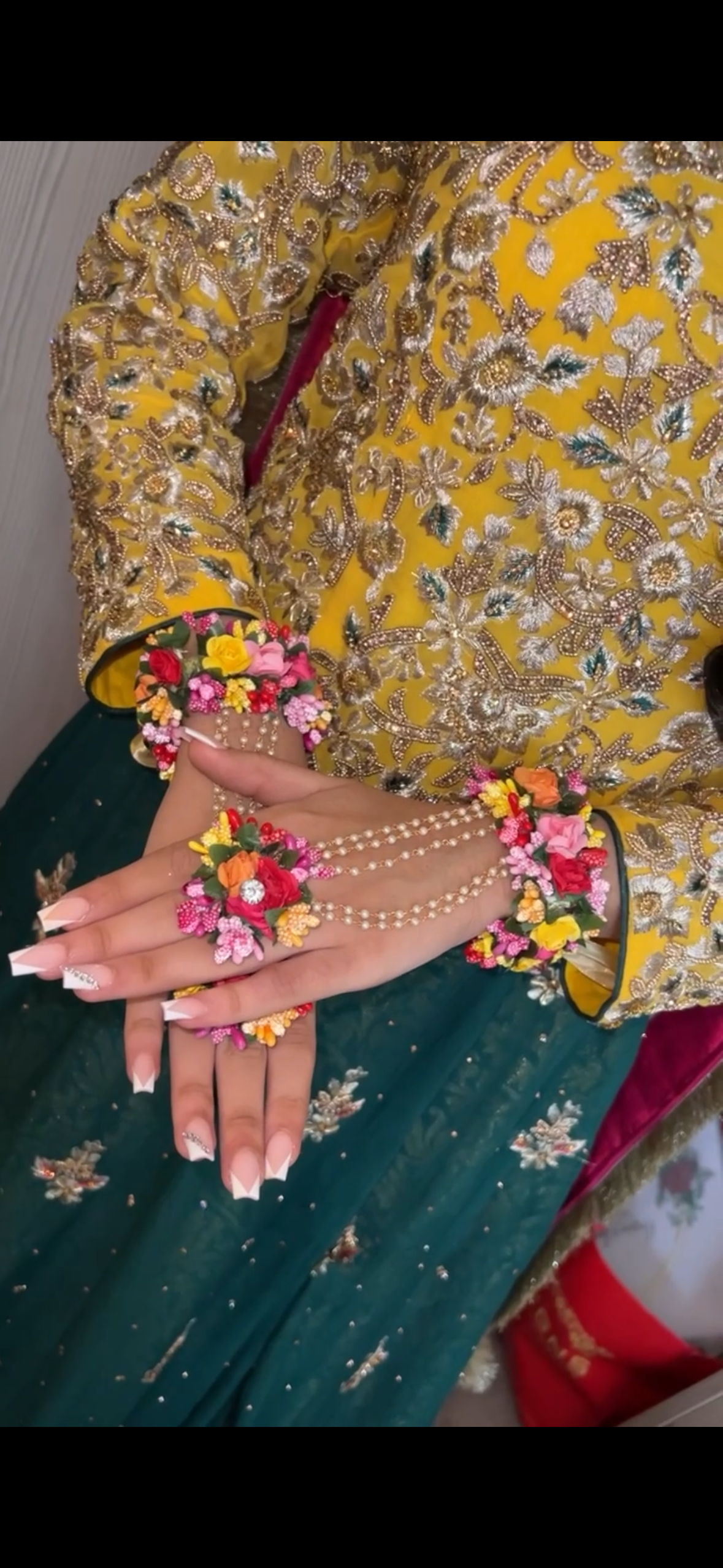 Mehndi Outfit - Image 4