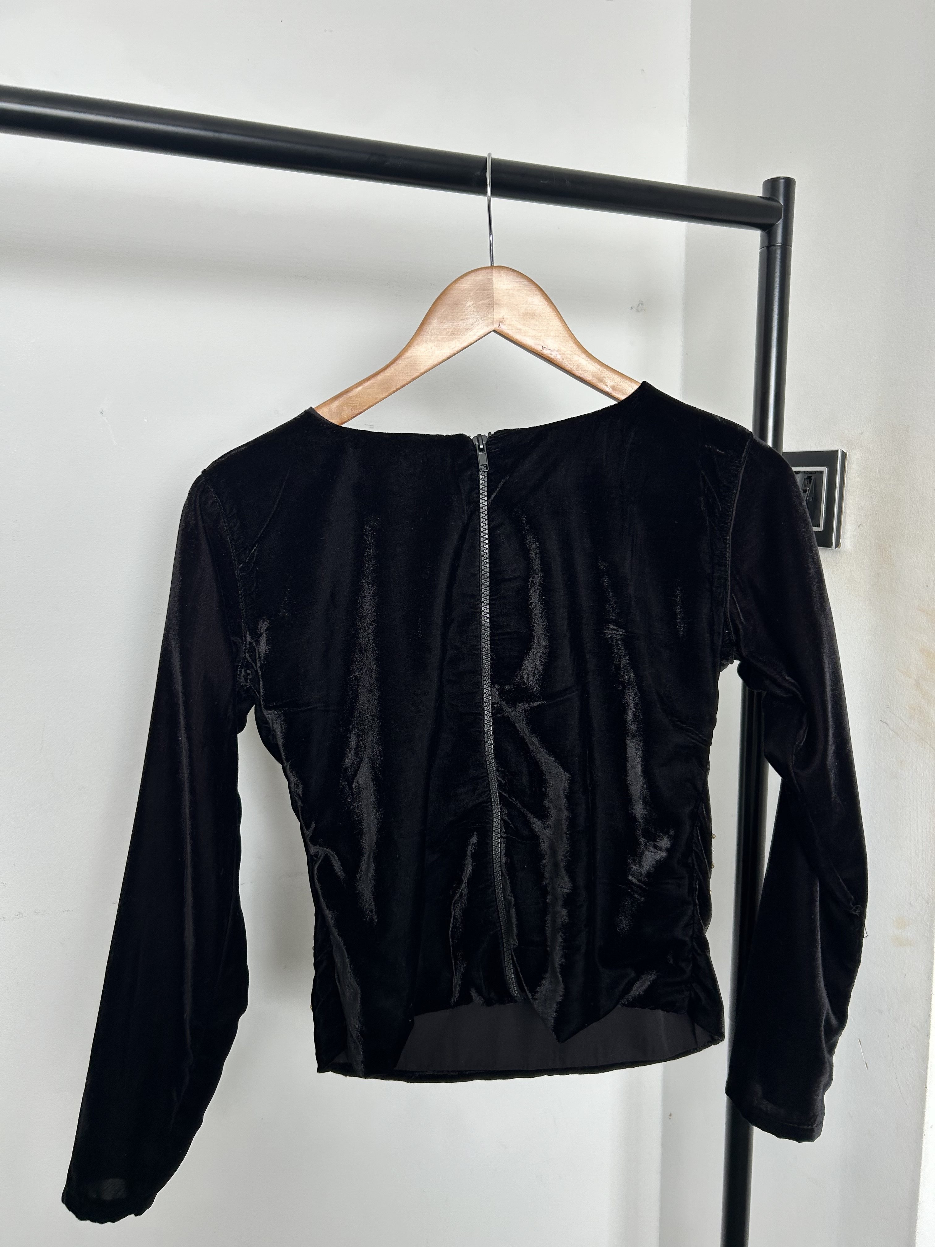 Black velvet full sleeves crop top with gold and white embroidery - Image 3
