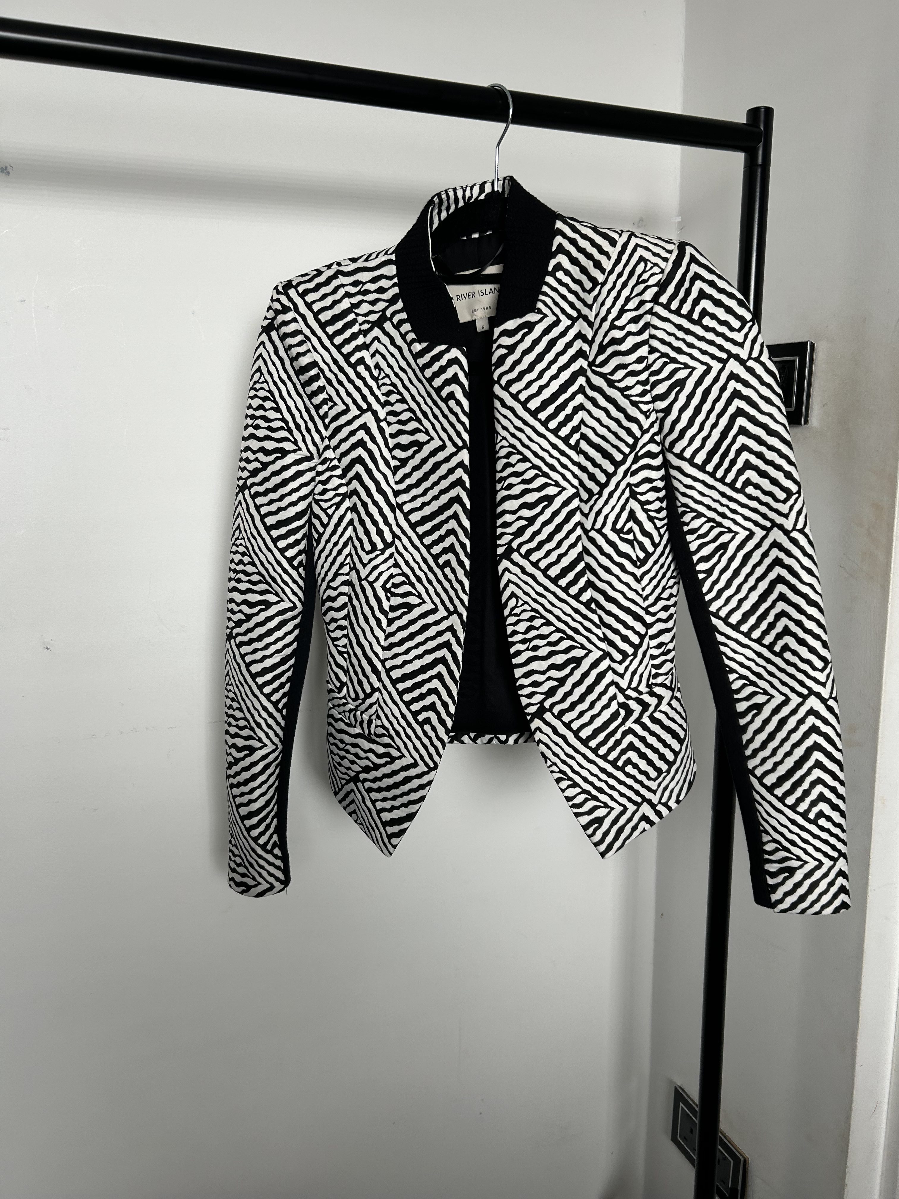 Black and White Geometric Print Cropped Jacket