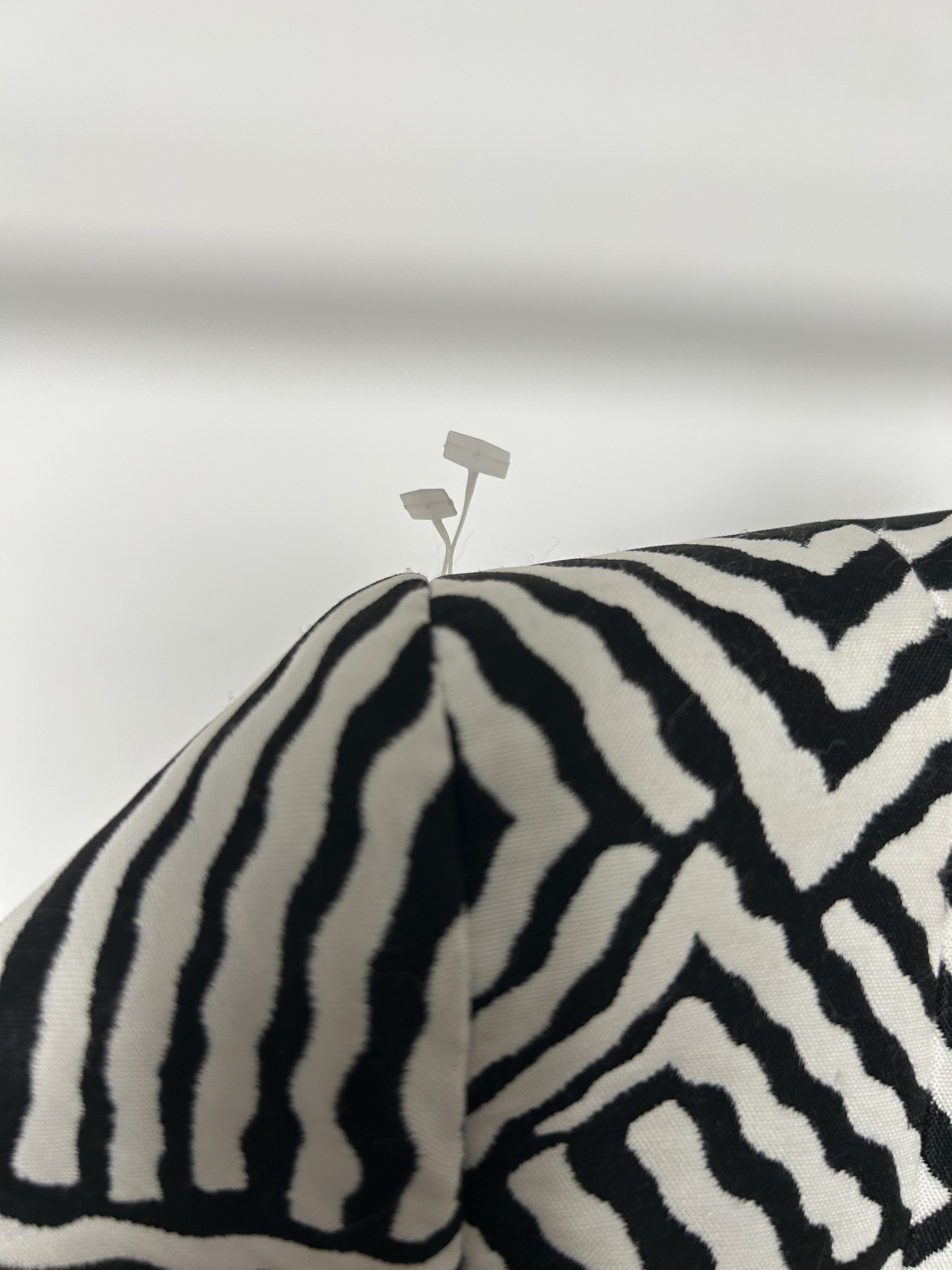 Black and White Geometric Print Cropped Jacket - Image 4