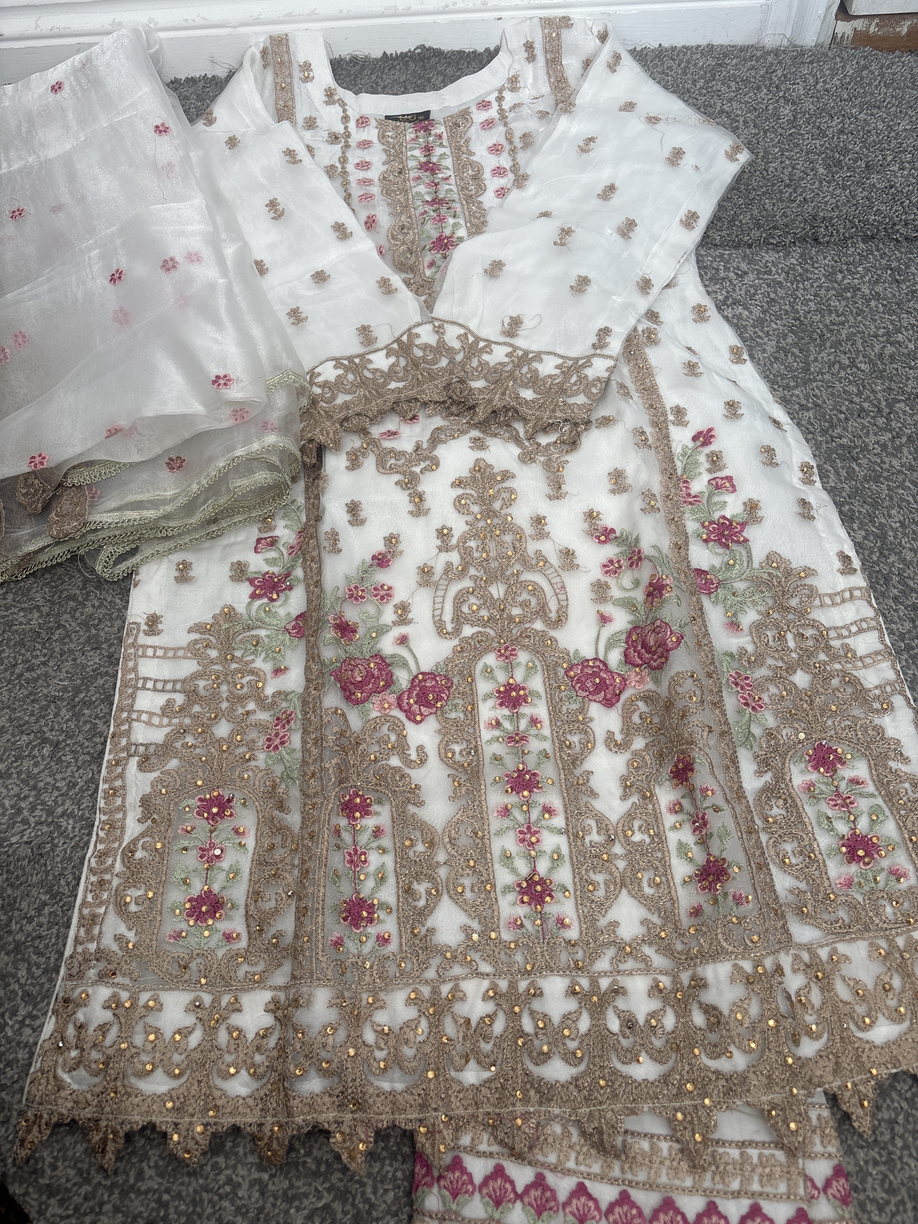 White Anarkali Suit with Pink Floral Embroidery and Gold Embellishments - Image 3
