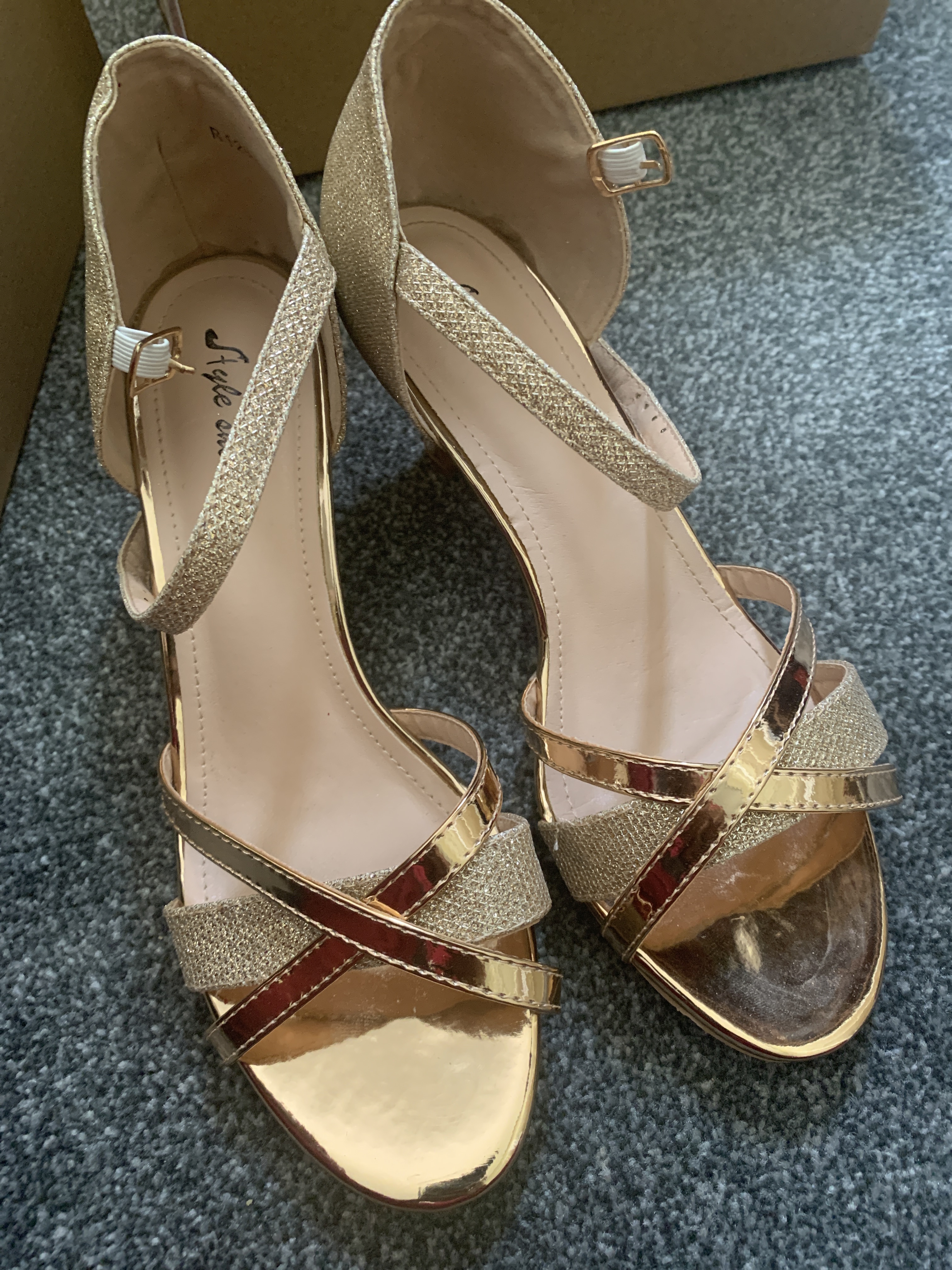 Women's Gold Glitter Kitten Heels