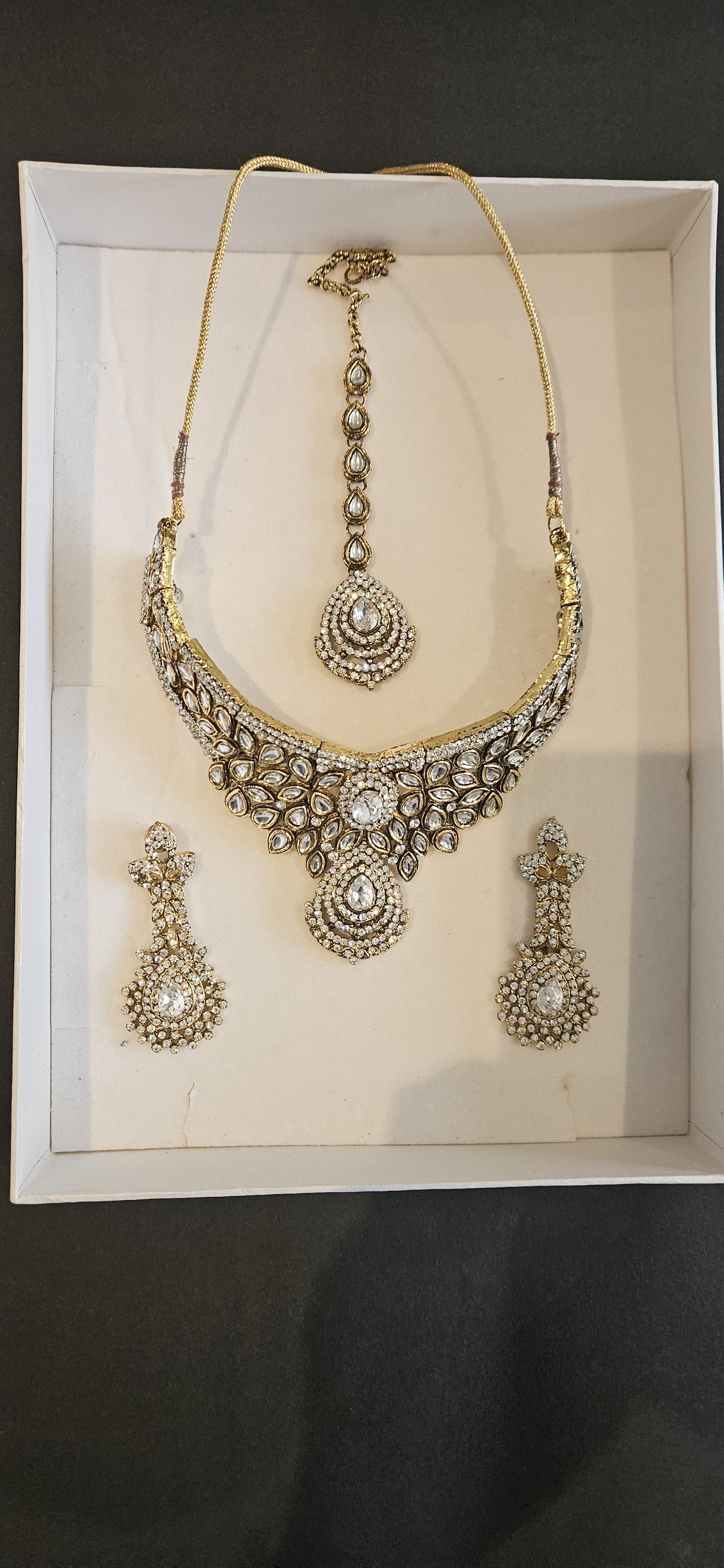 Stone adorned Kundan Maang Tikka and Earrings Set