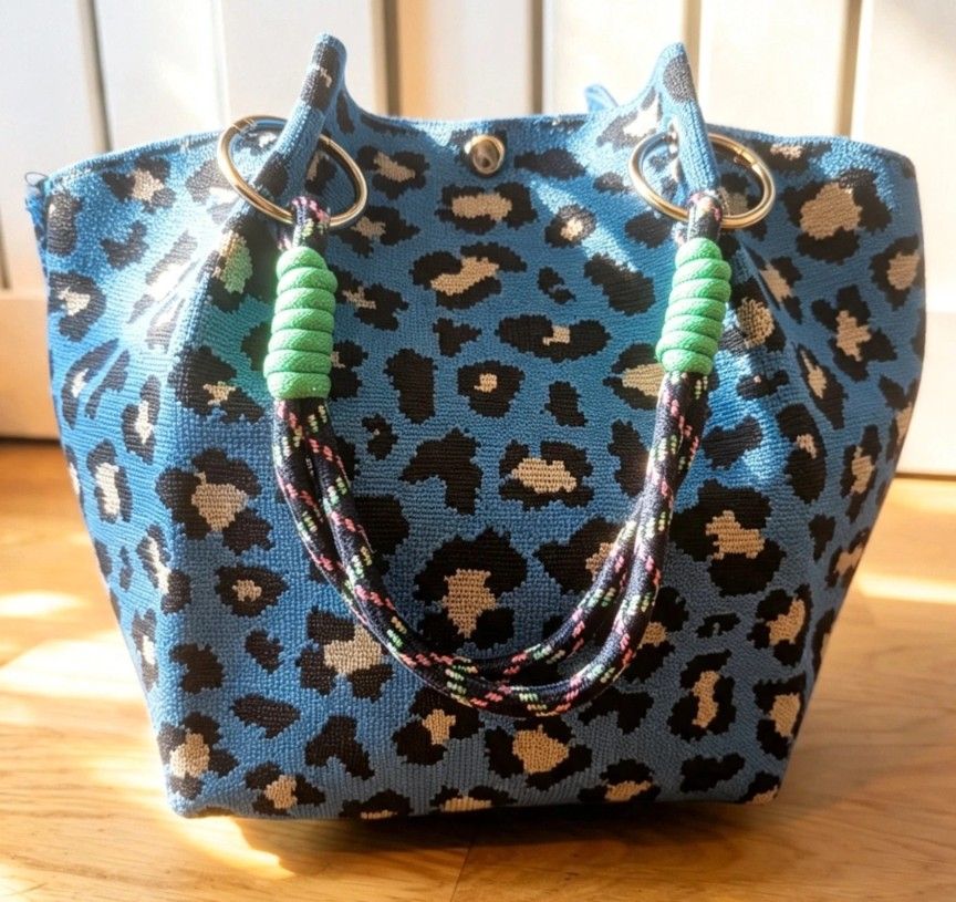 New Blue Leopard Print Knit Bucket Bag