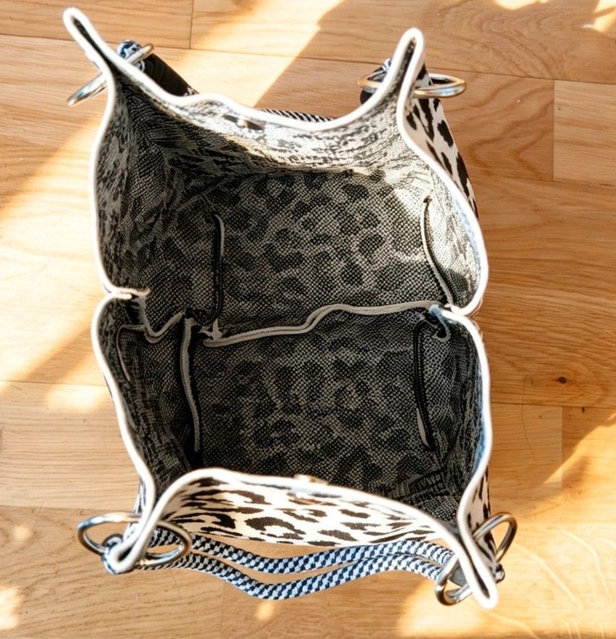 New Black White Leopard Print Knit Bucket Bag - Image 3