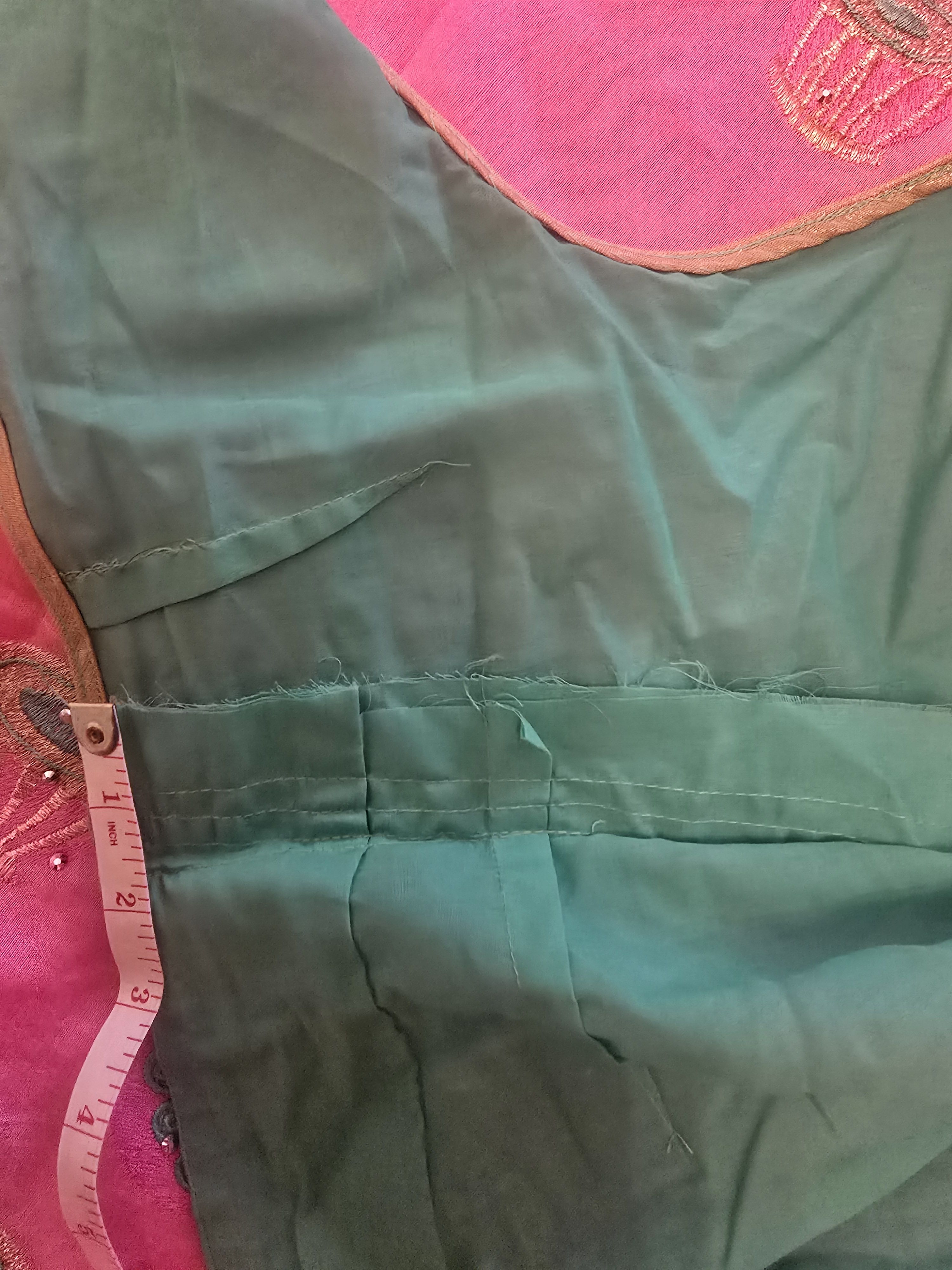 Beautiful Pink & Gold Saree with tabla & veena motifs - Image 4