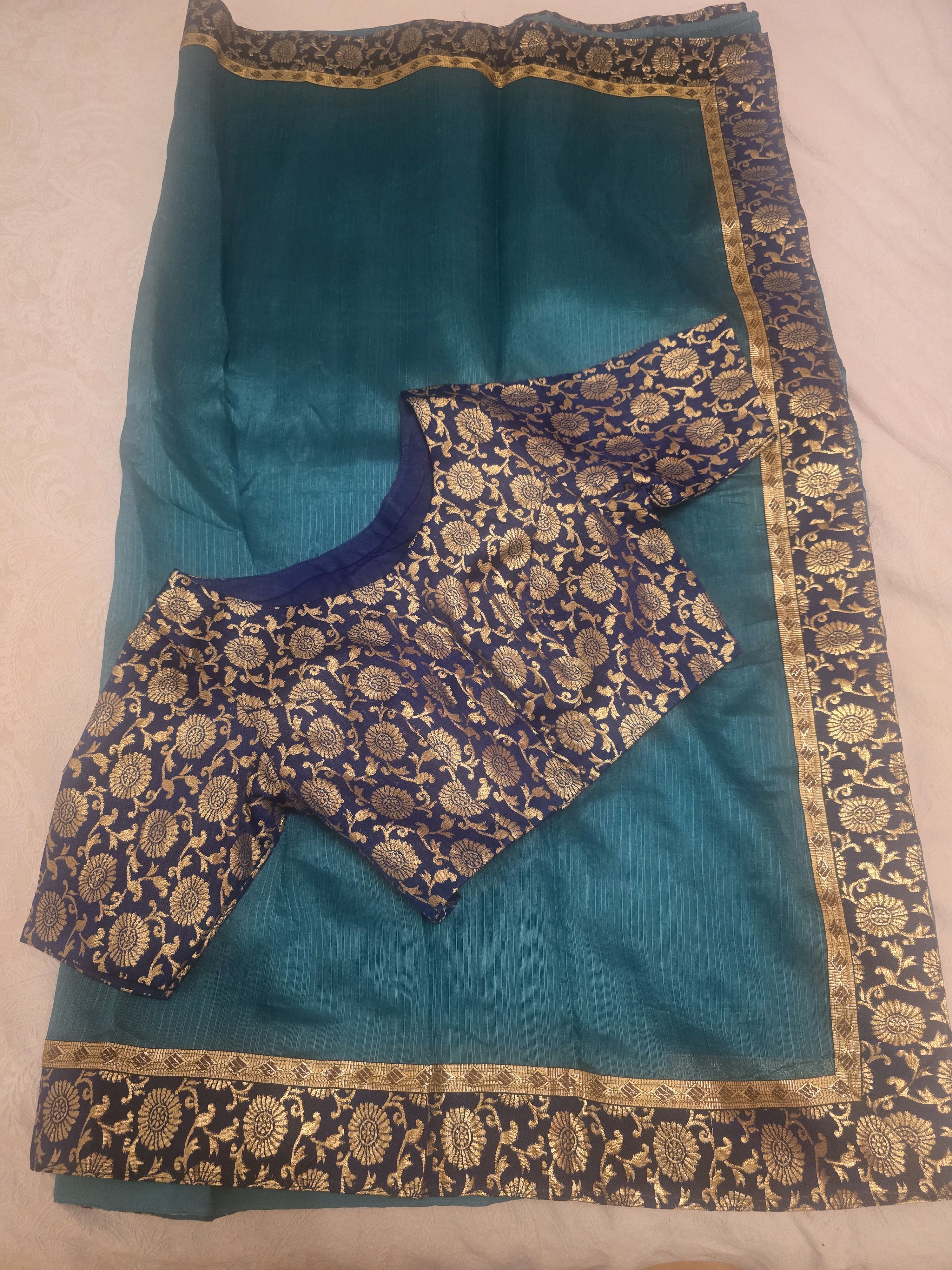 Gorgeous Teal & Navy Gold Saree - Image 2