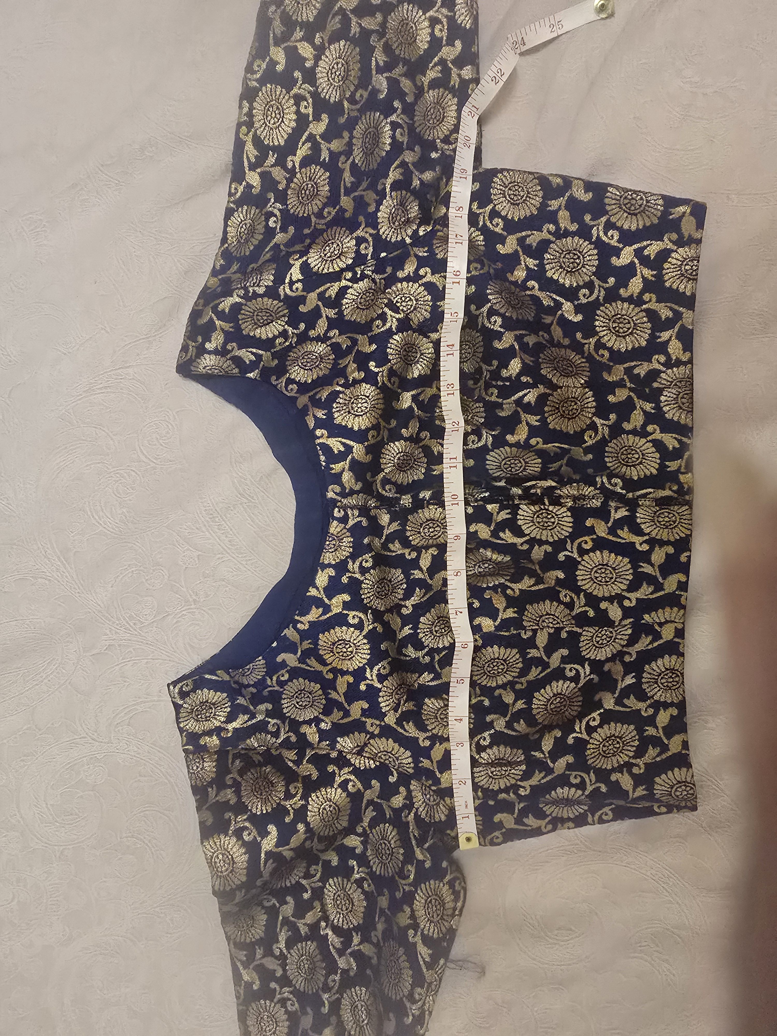 Gorgeous Teal & Navy Gold Saree - Image 3