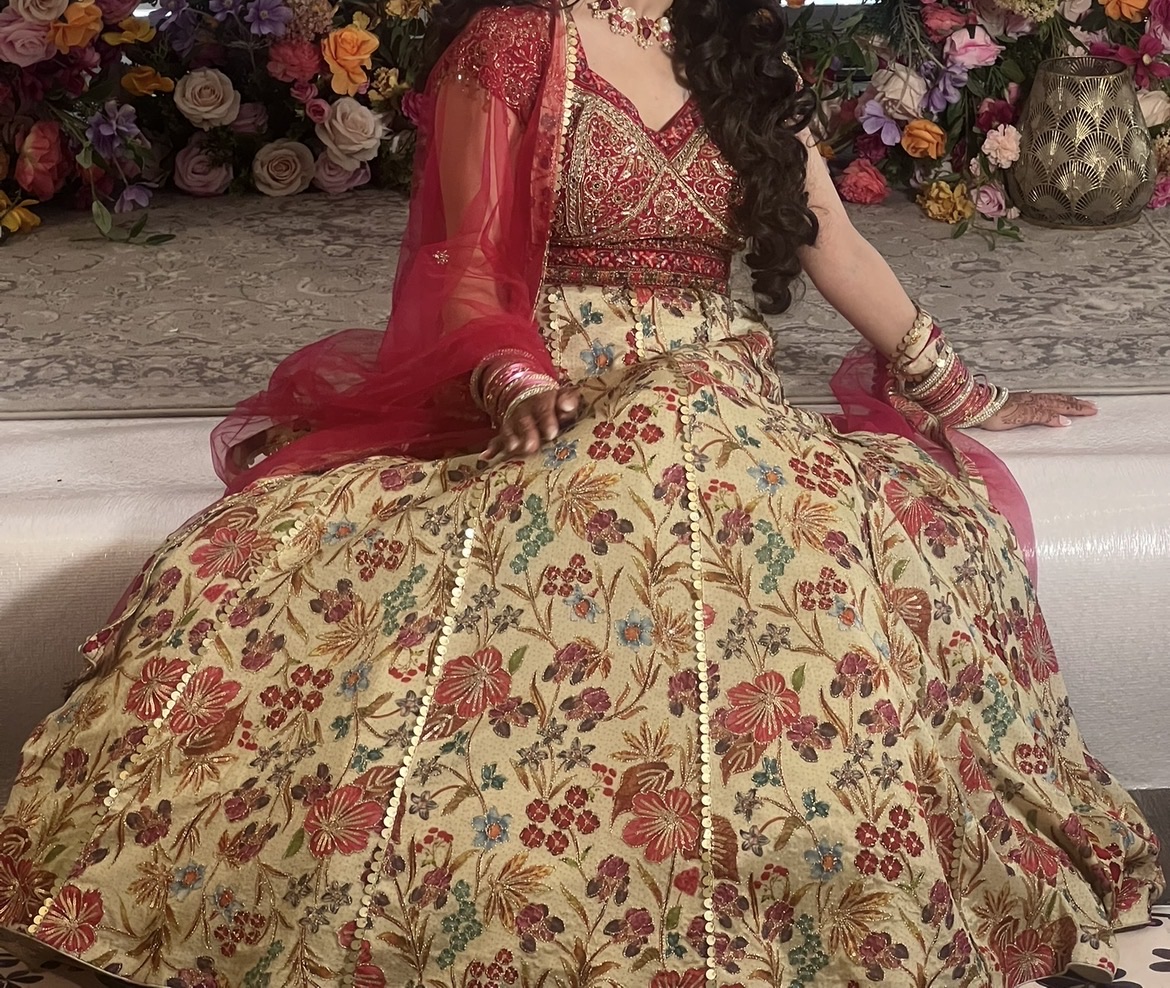 Cream Floral Print Lehenga Skirt with Pink Embellished Choli and Dupatta - Image 3