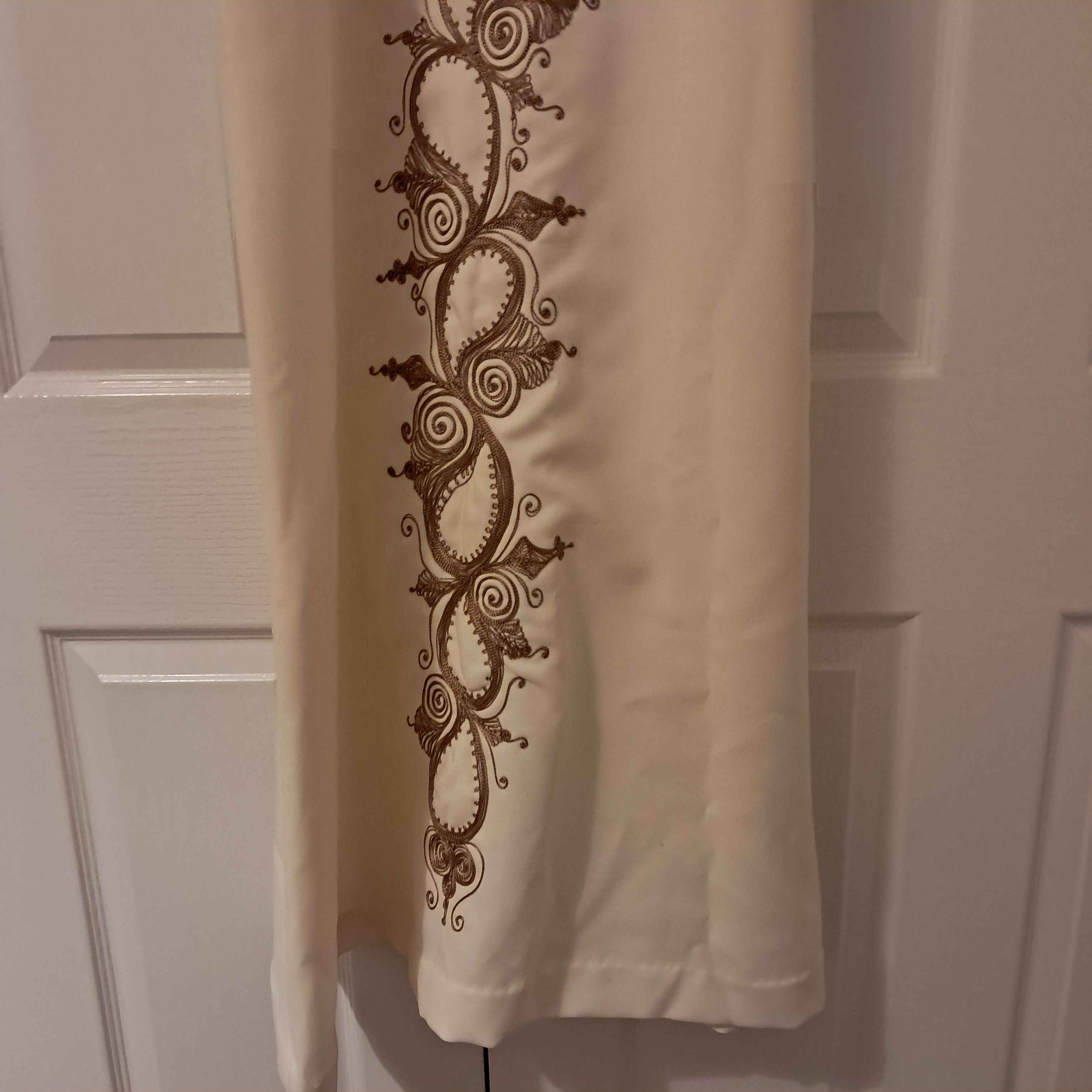 Cream Kaftan with Gold Embroidery - Image 4