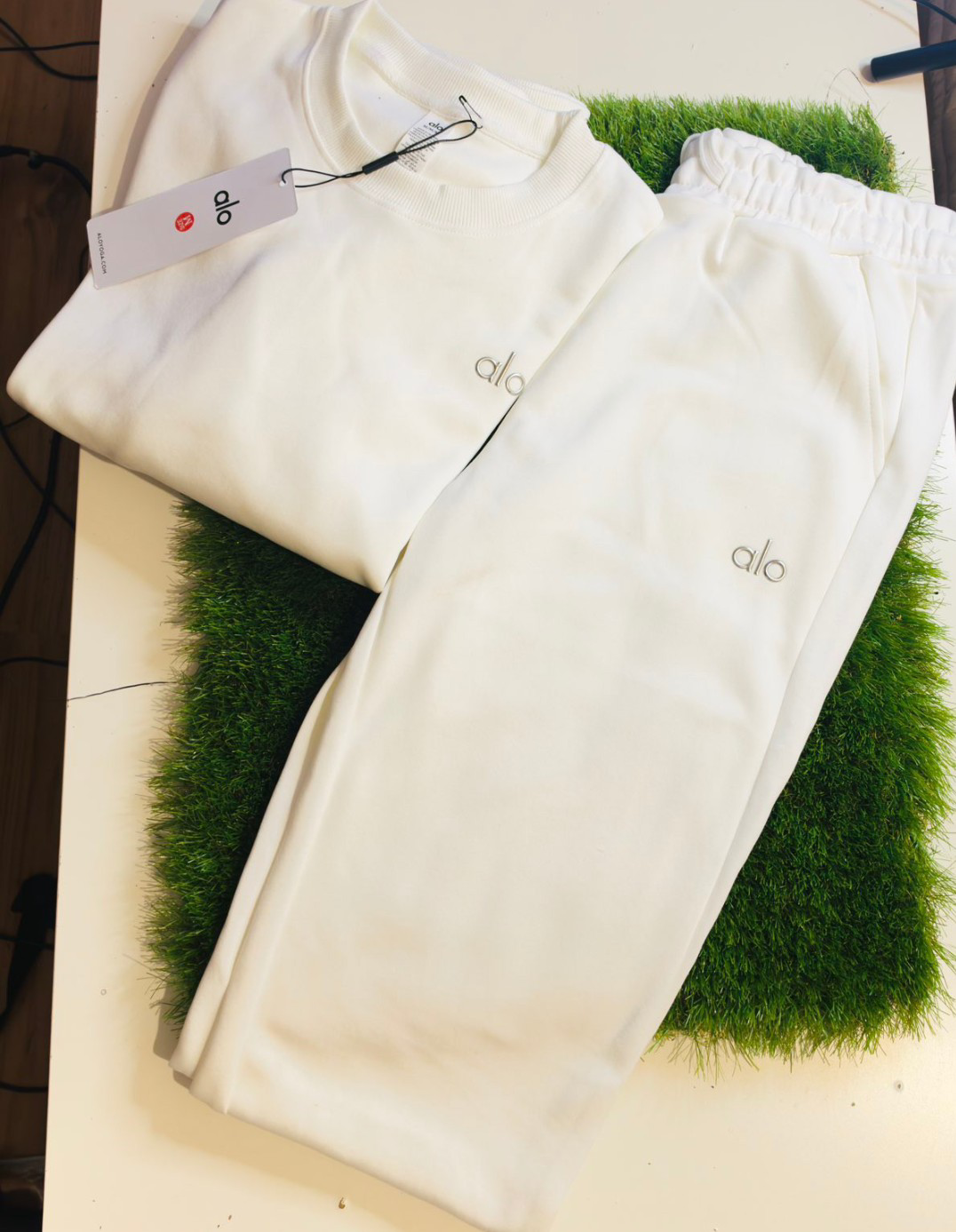 Alo Yoga White jumper set