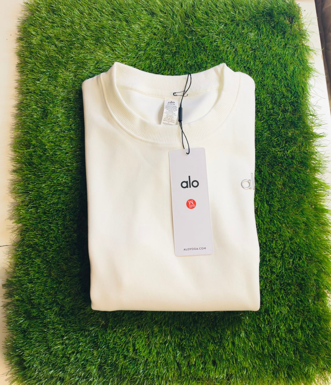 Alo Yoga White jumper set - Image 3