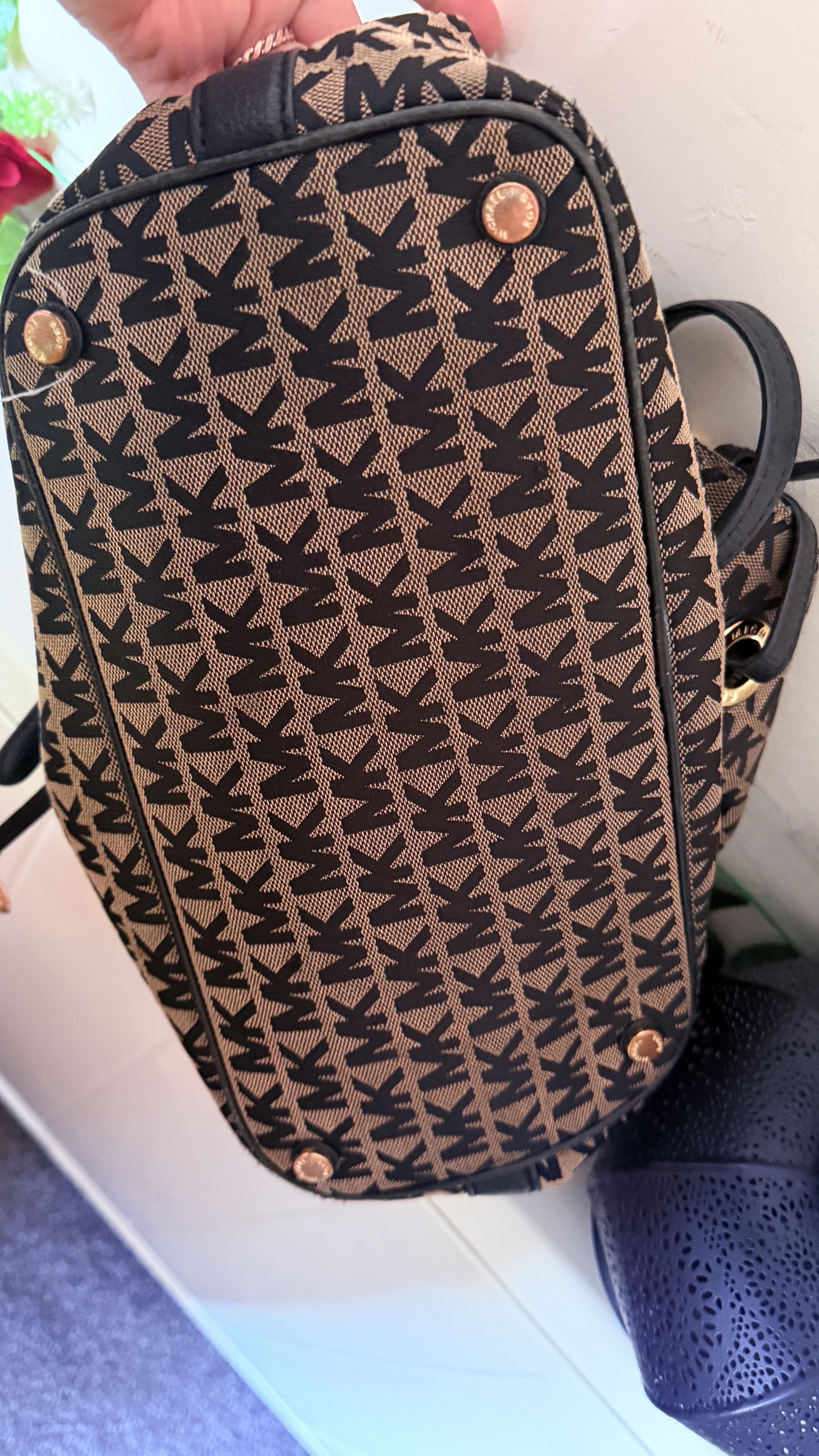Michael Kors MK Signature Tote Bag - Image 2