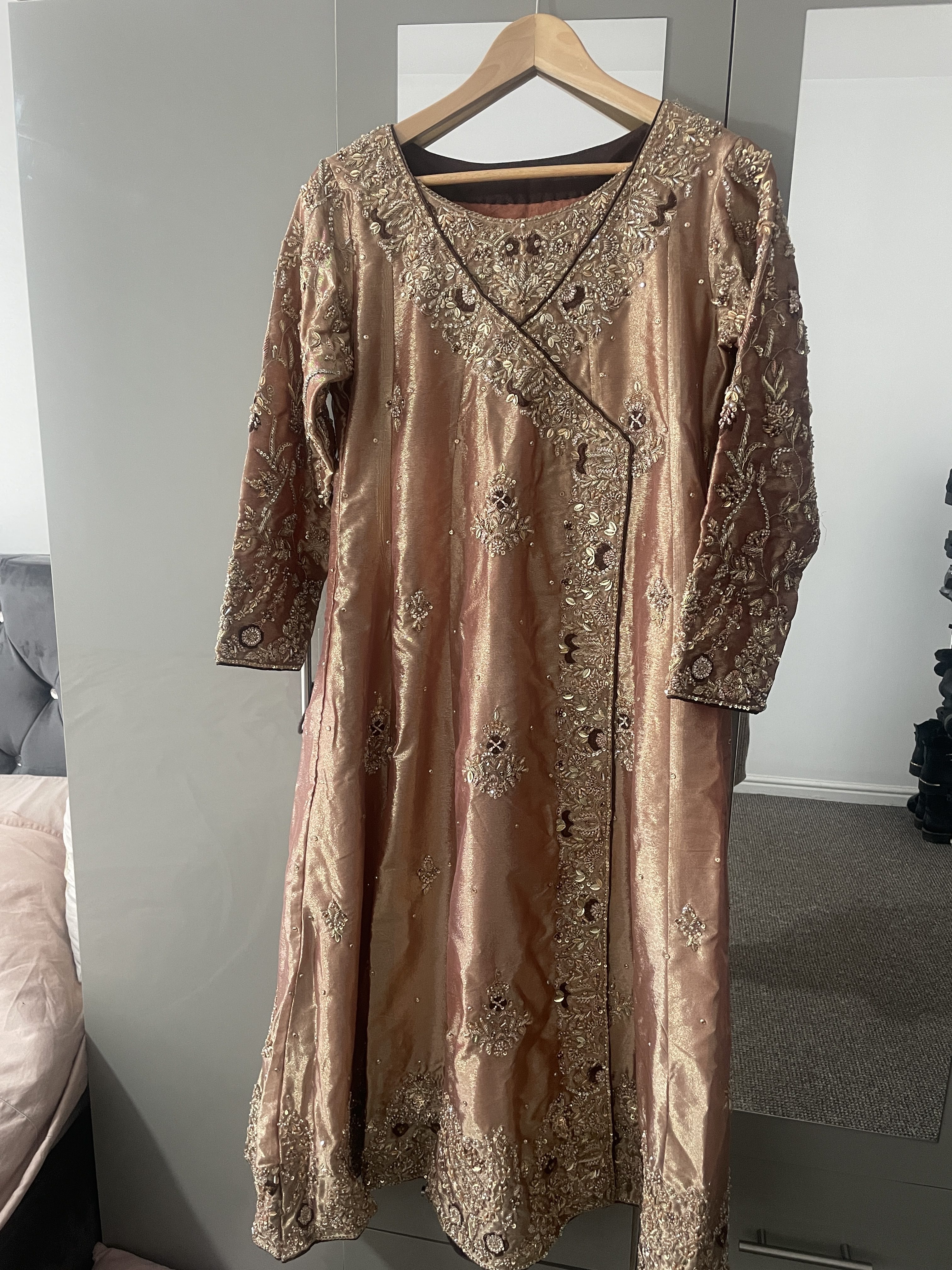 Aiqah’s Coral peach Pakistani style 3 piece outfit - Image 4