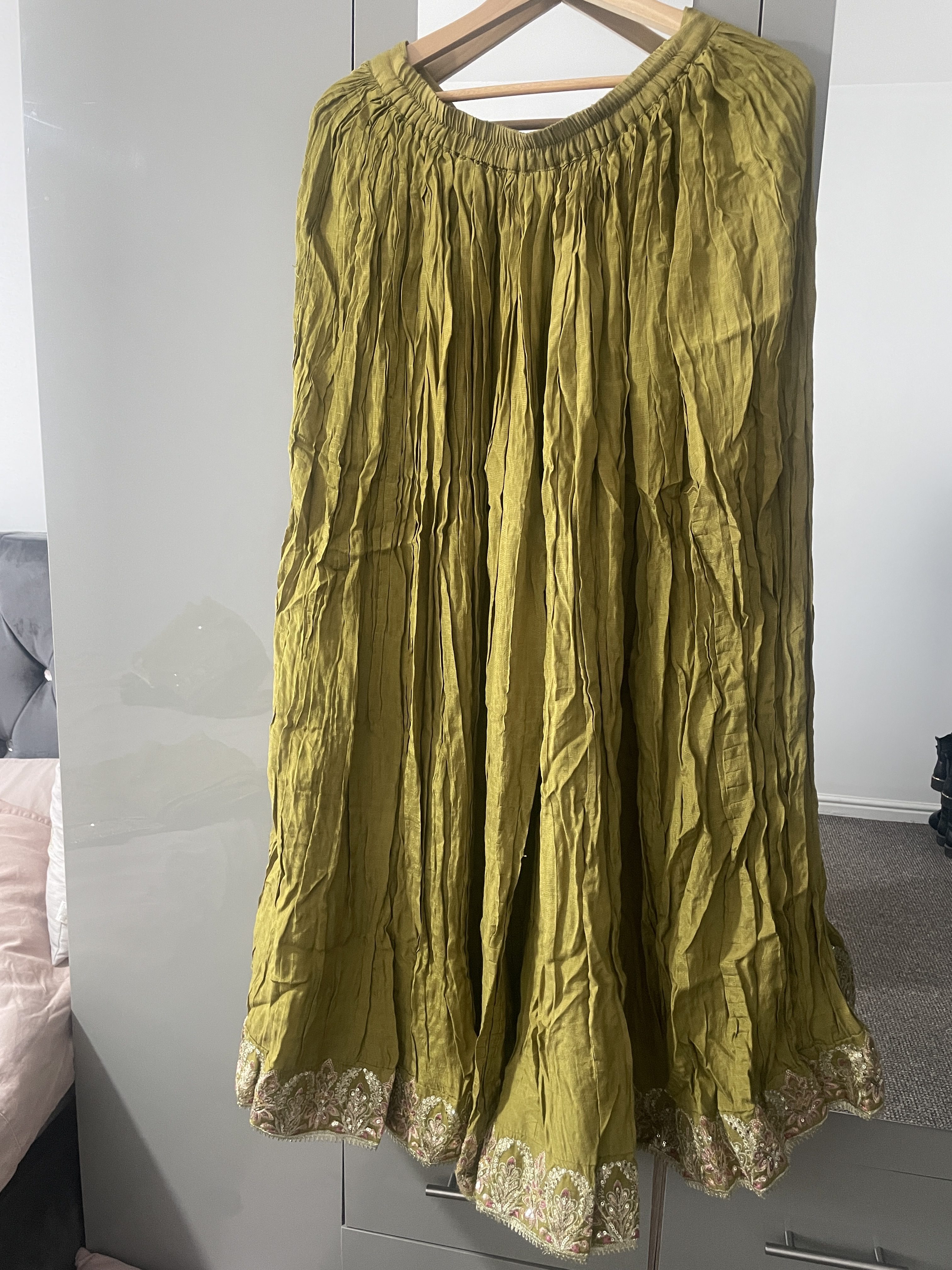 Kanwal malik Olive green, gold and pink 4 piece suit - Image 5