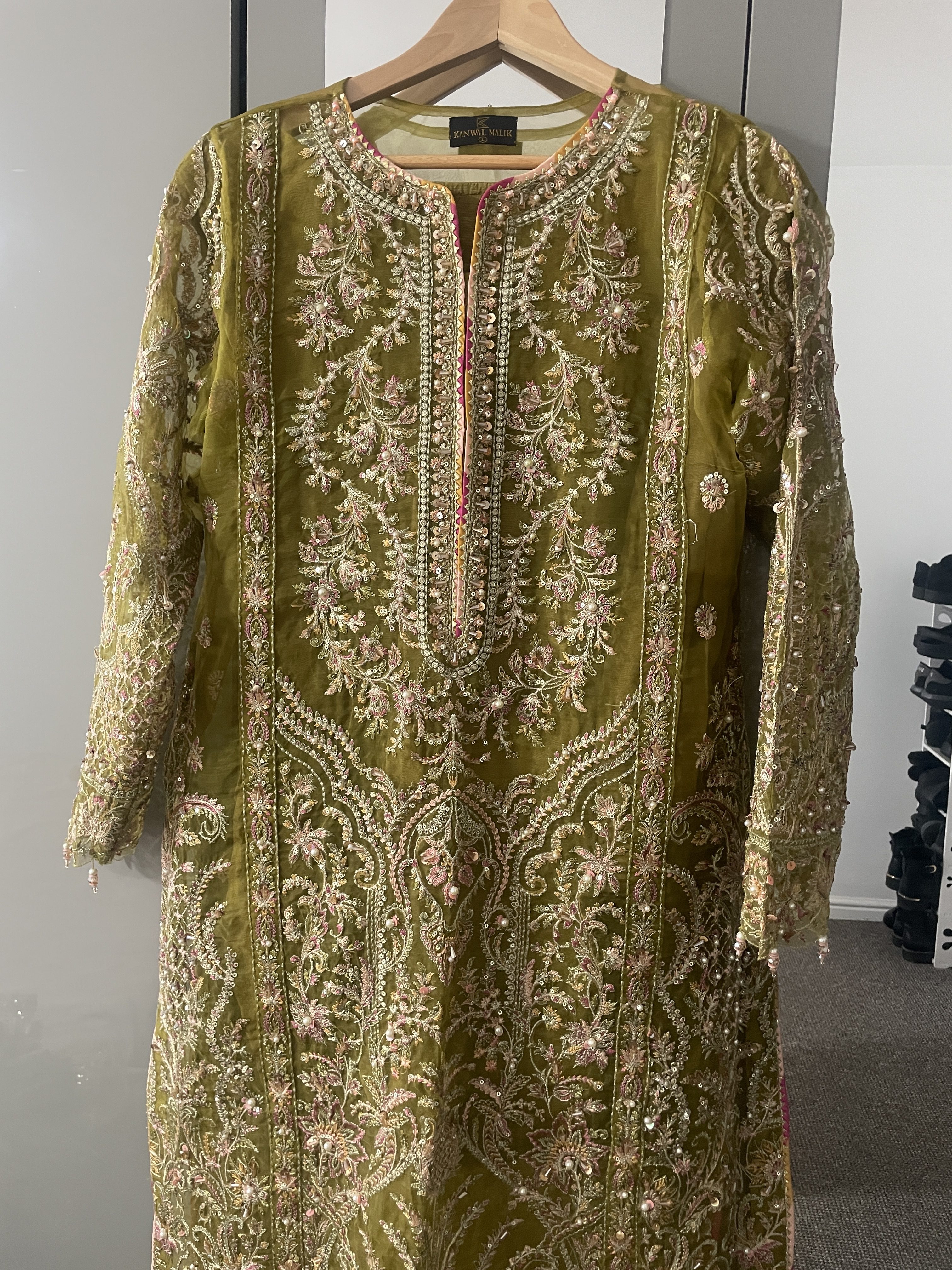 Kanwal malik Olive green, gold and pink 4 piece suit - Image 7